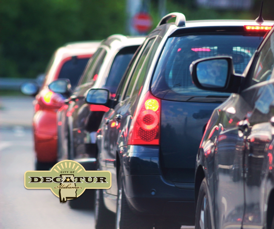 Cars lined up at an intersection.